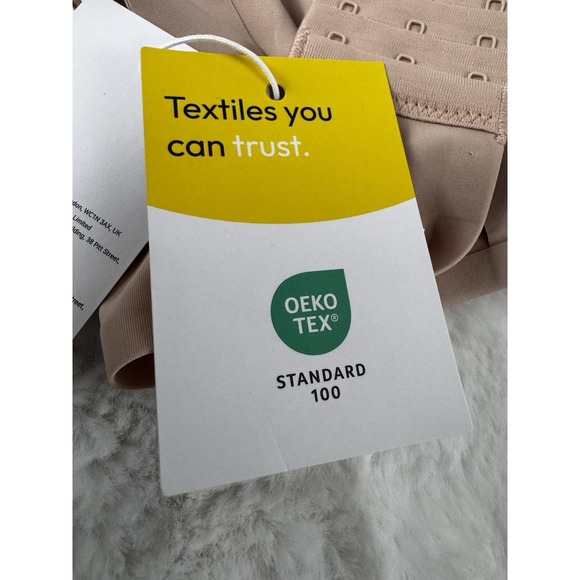 New Momcozy Nursing Bra Size Medium Beige Nude  Seamless Padded Maternity Clips - Picture 9 of 9